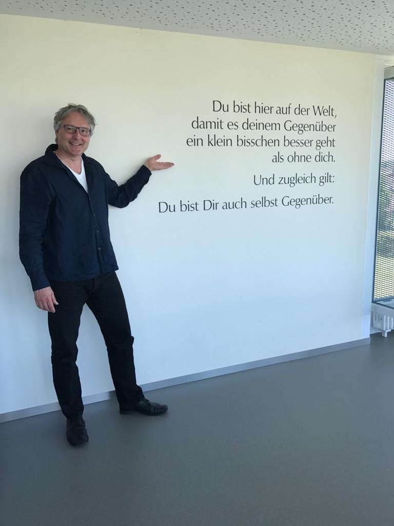 Du bist hier auf der Welt, damit es deinem Gegenüber ein klein bisschen besser geht als ohne dich. Und zugleich gilt: Du bist Dir auch selbst Gegenüber.
